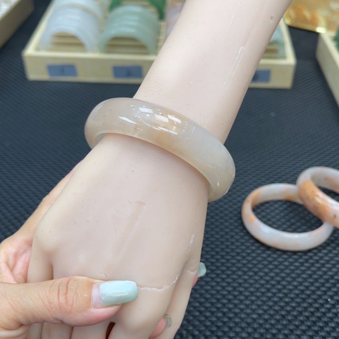 石英质玉佘太翠默认微瑕未镶嵌