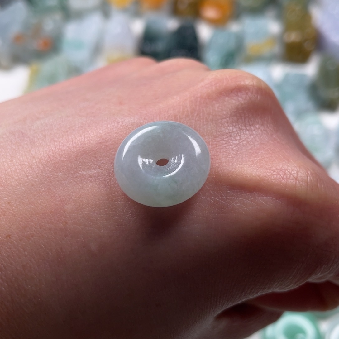 翡翠吊坠(赠链)未镶嵌香**泥