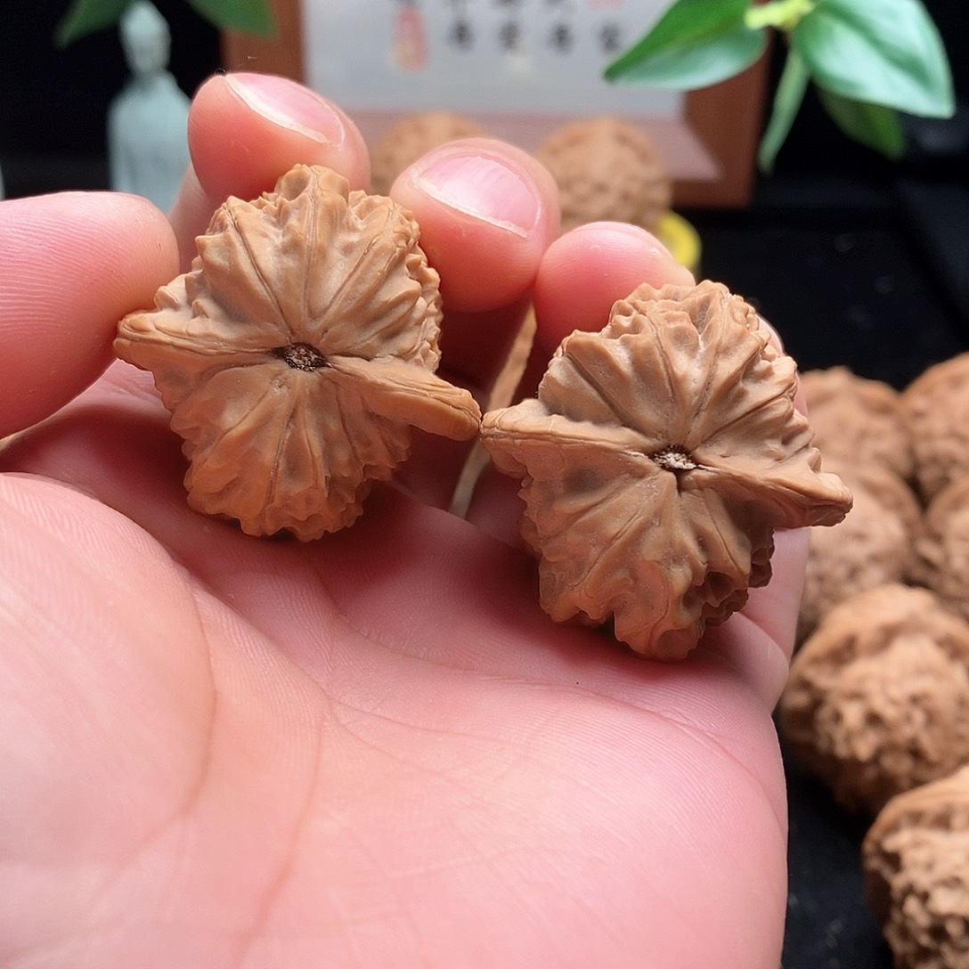 文玩核桃吊坠马老四36精配