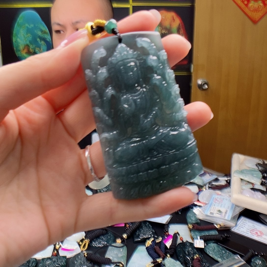 翡翠未镶嵌颈饰一