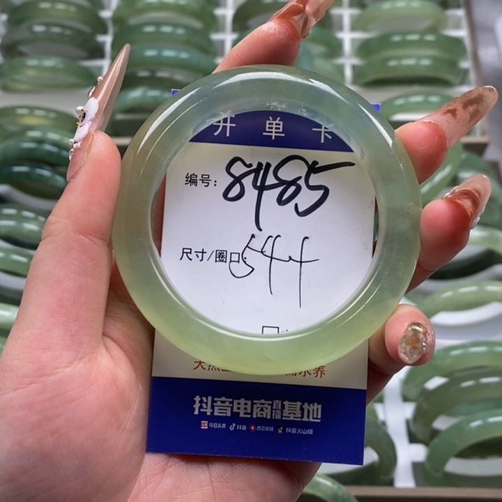 蛇纹石玉手镯未镶嵌名****取