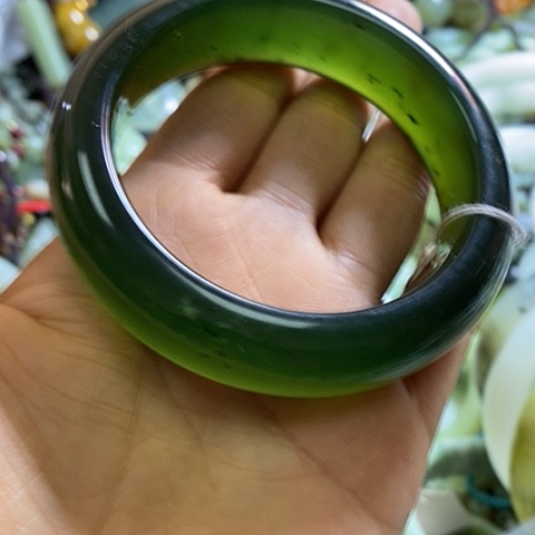 岫玉手镯未镶嵌一个