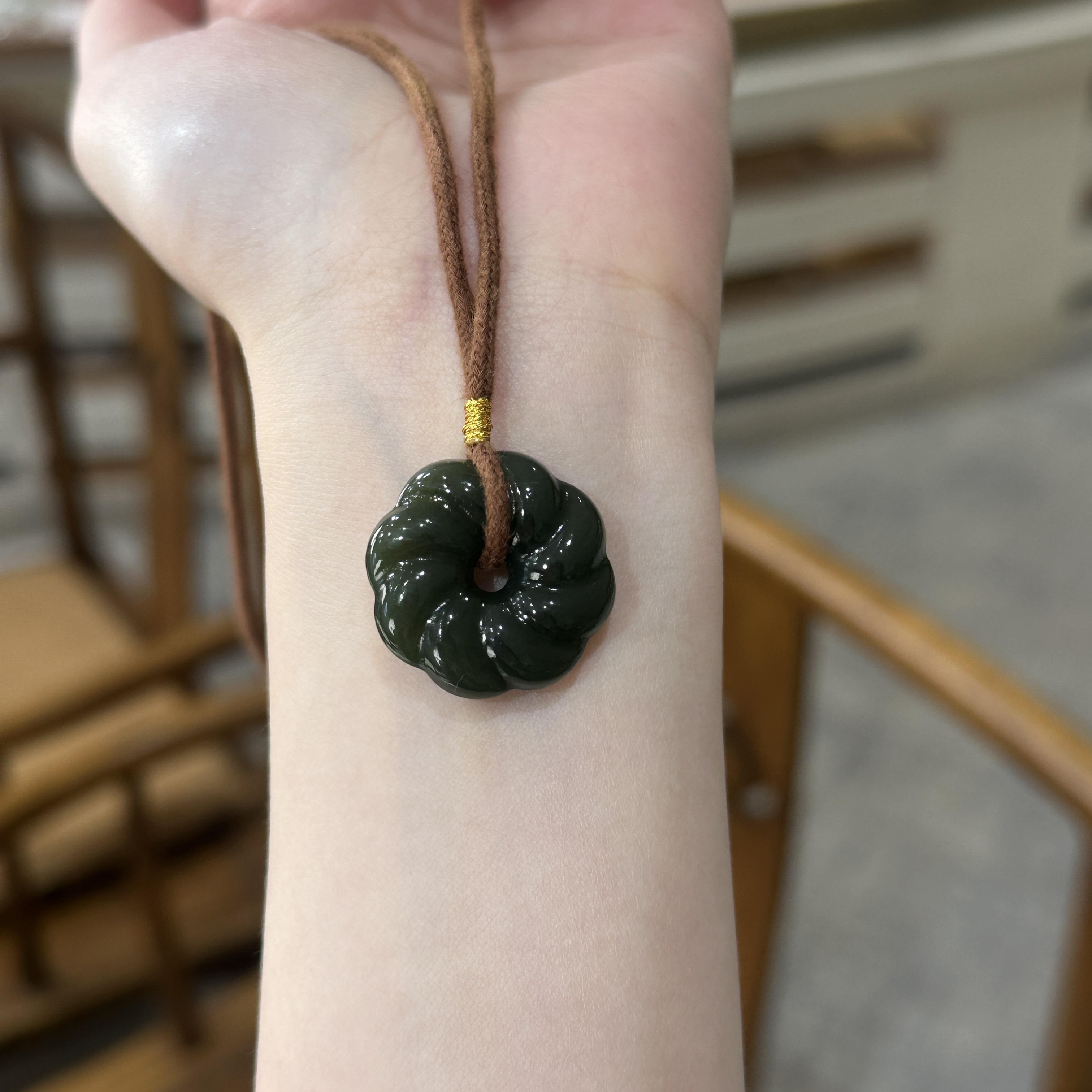 【铭舍 】天然和田玉青黄口绞花扣25×7mm左右时尚轻奢J-12.31