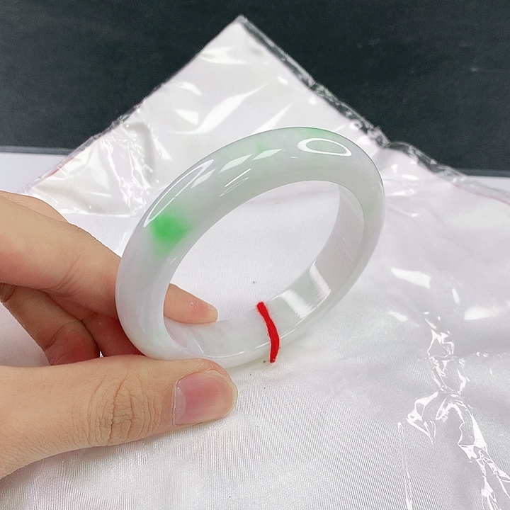 翡翠未镶嵌手镯圈57。40156