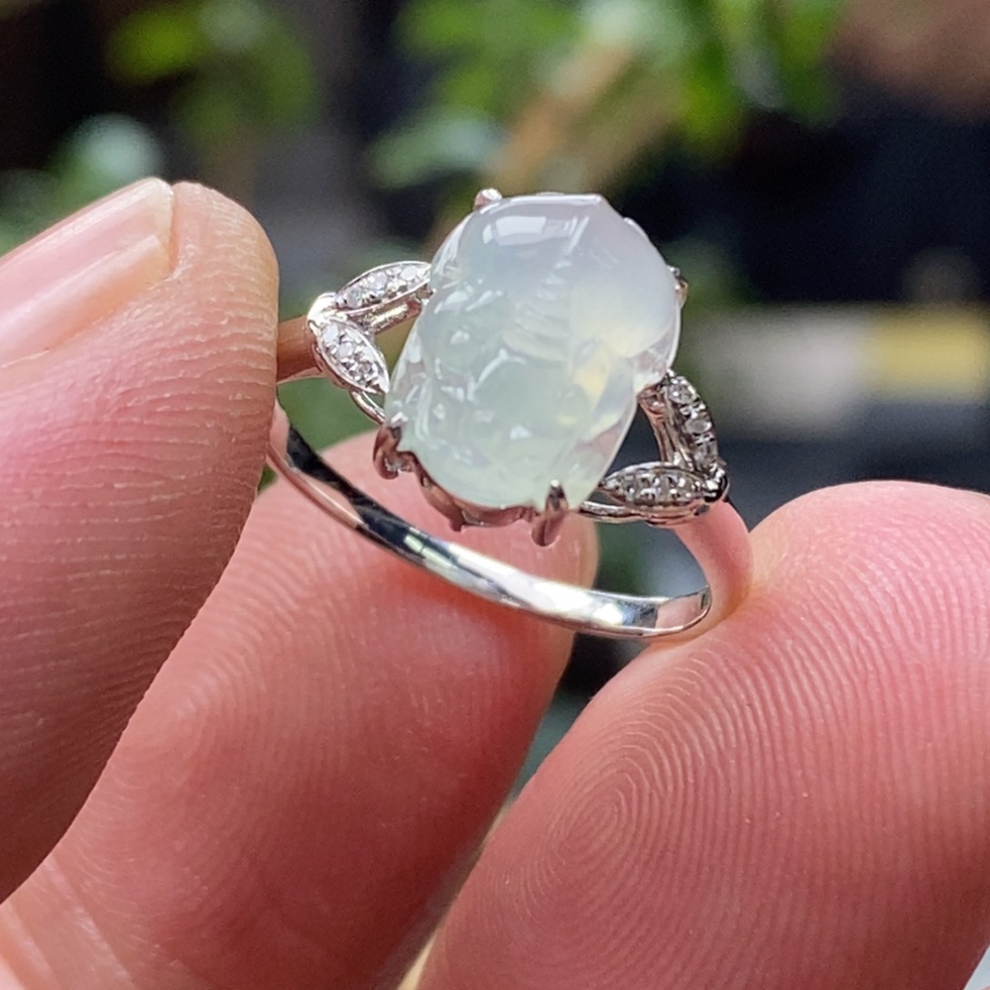 翡翠戒指18K金镶嵌戒指