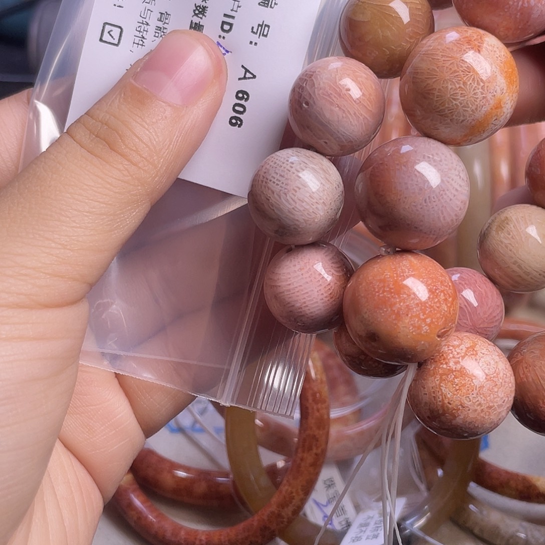 红***锅硅化玉未镶嵌手镯