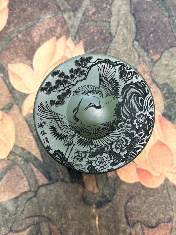 A21宜兴原矿绿泥紫砂陶瓷主人杯大容量松鹤同春刻绘茶具