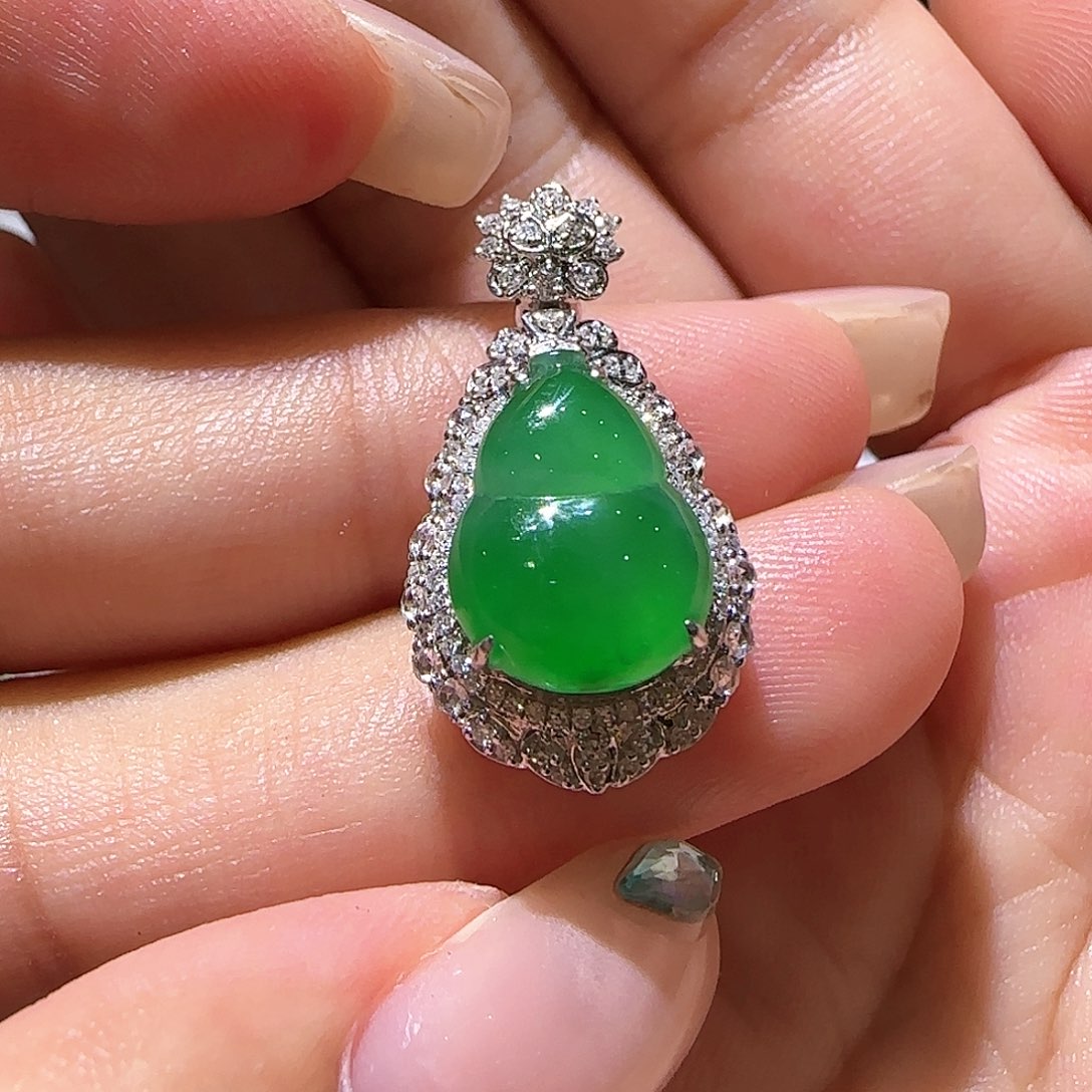 【闪购商品】颈饰18K金镶嵌翡翠可**哇天然