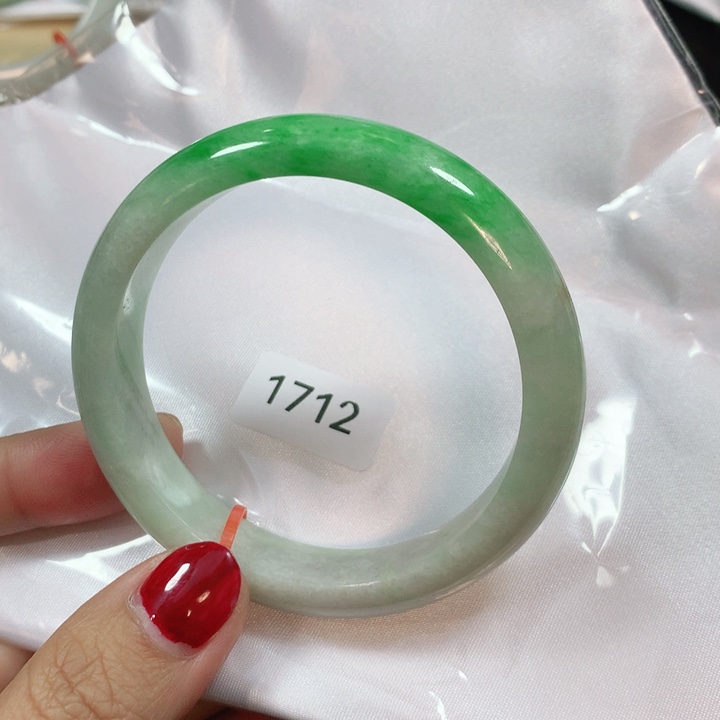 翡翠手镯未镶嵌禾*天然翡翠手镯02