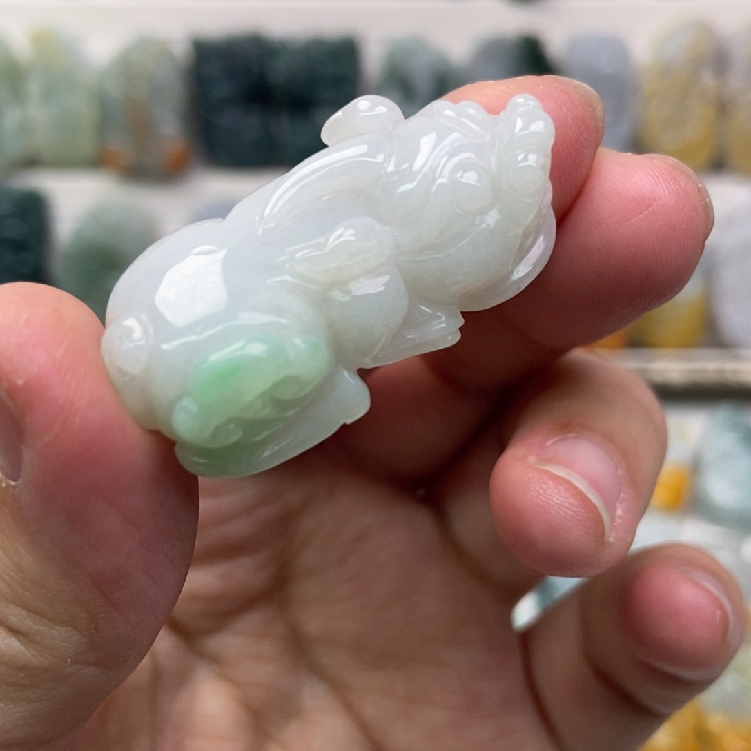 翡翠未镶嵌吊坠(赠链)