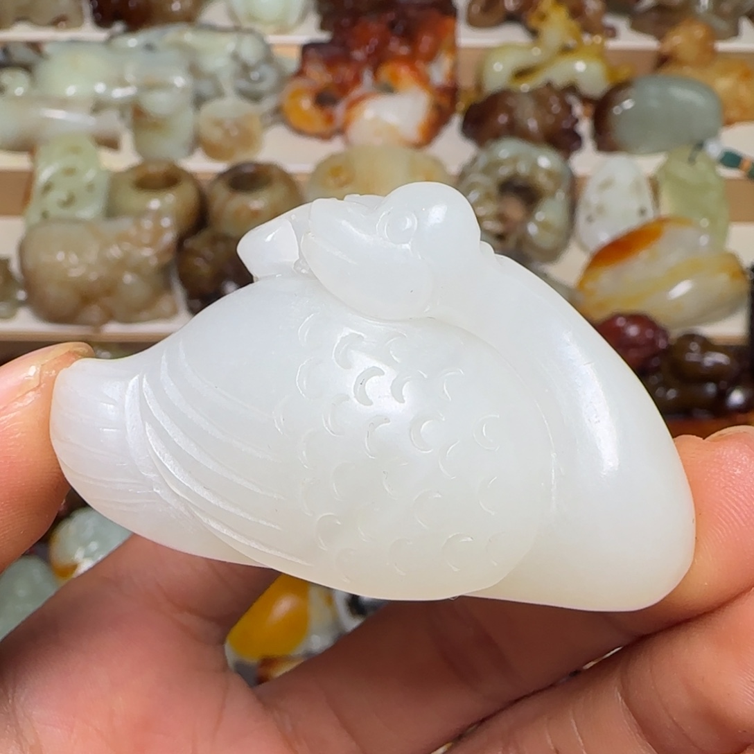 金***雨和田玉未镶嵌颈饰