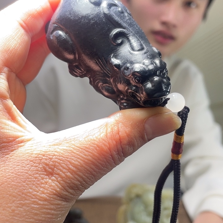 和田玉未镶嵌把件