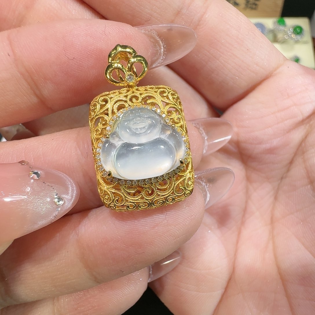 【闪购商品】颈饰18K金镶嵌翡翠