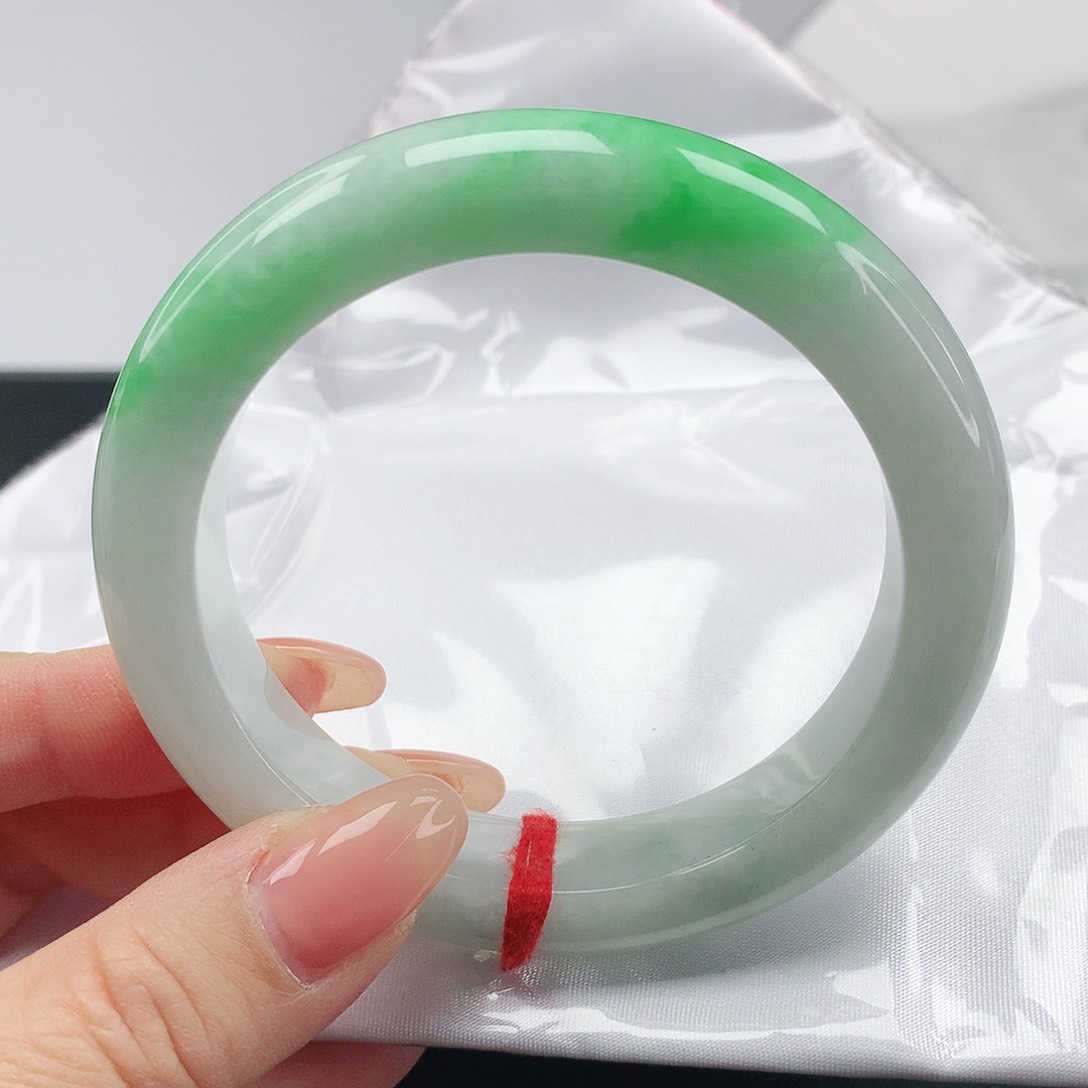 翡翠手镯未镶嵌翡翠389