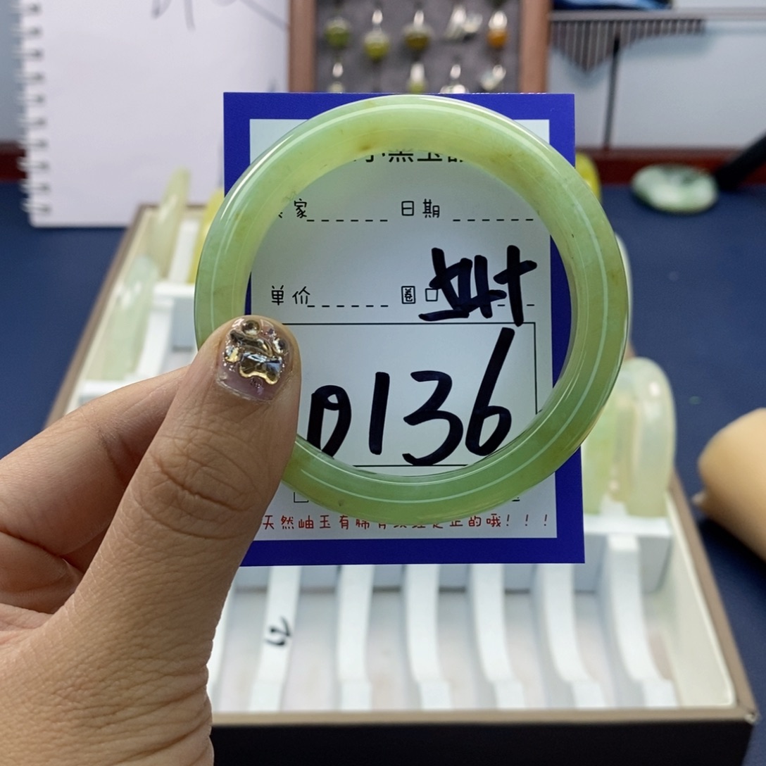 蛇纹石玉手镯未镶嵌