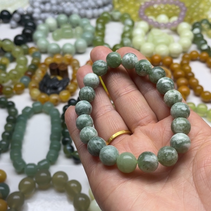 蛇纹石玉手串未镶嵌