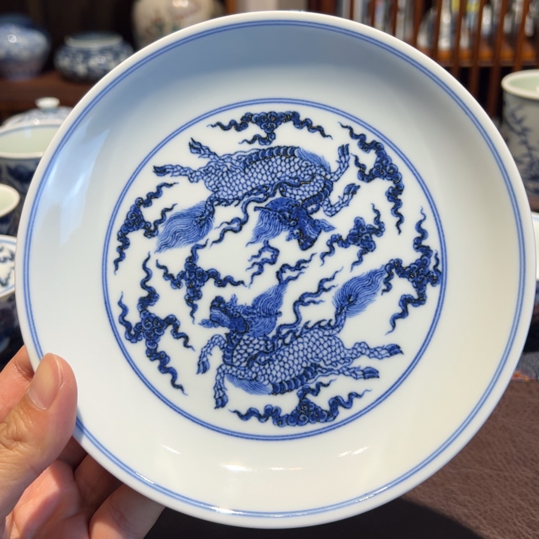M***J精品青花八面麒麟图壶承直径约16.6厘米