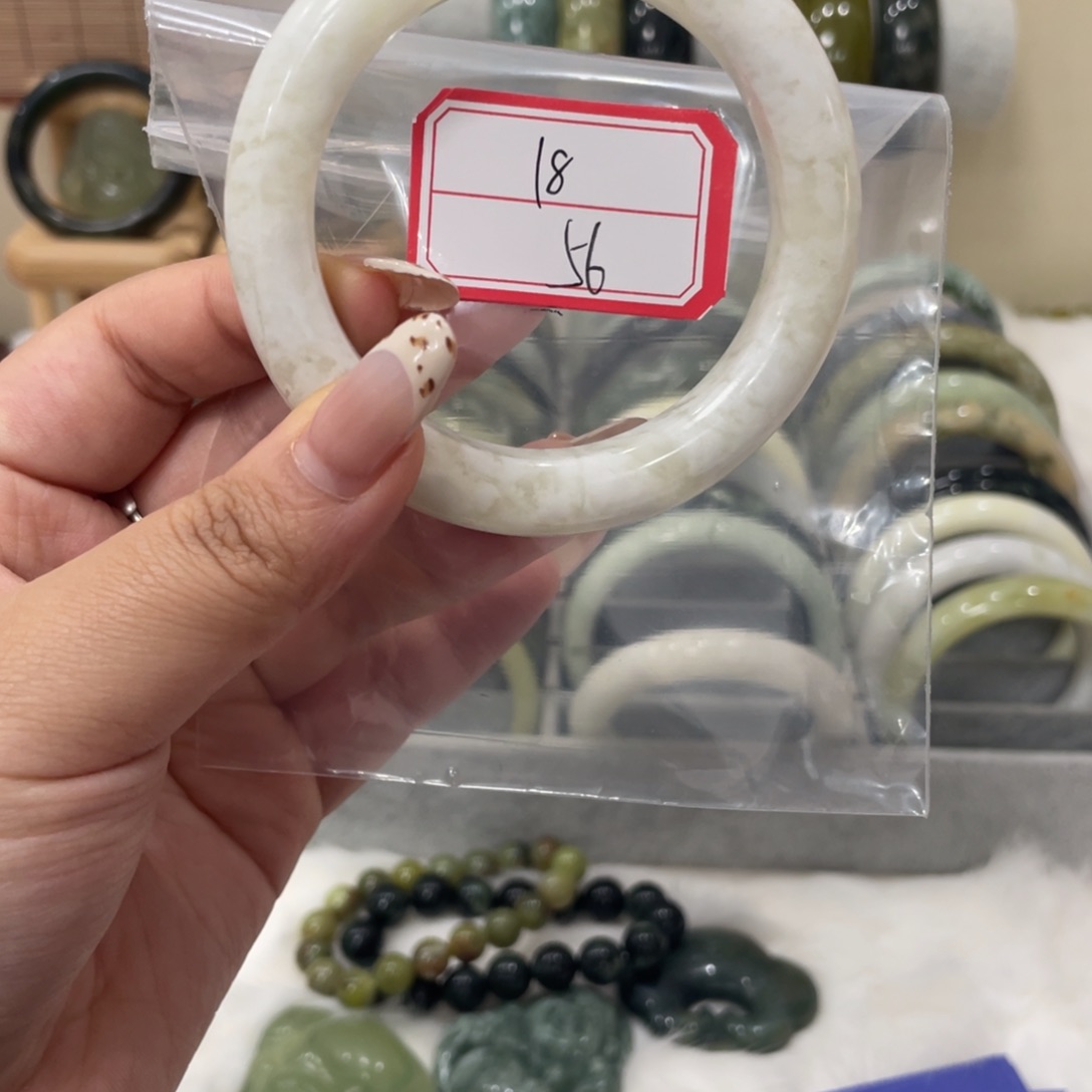 蛇纹石玉手镯未镶嵌