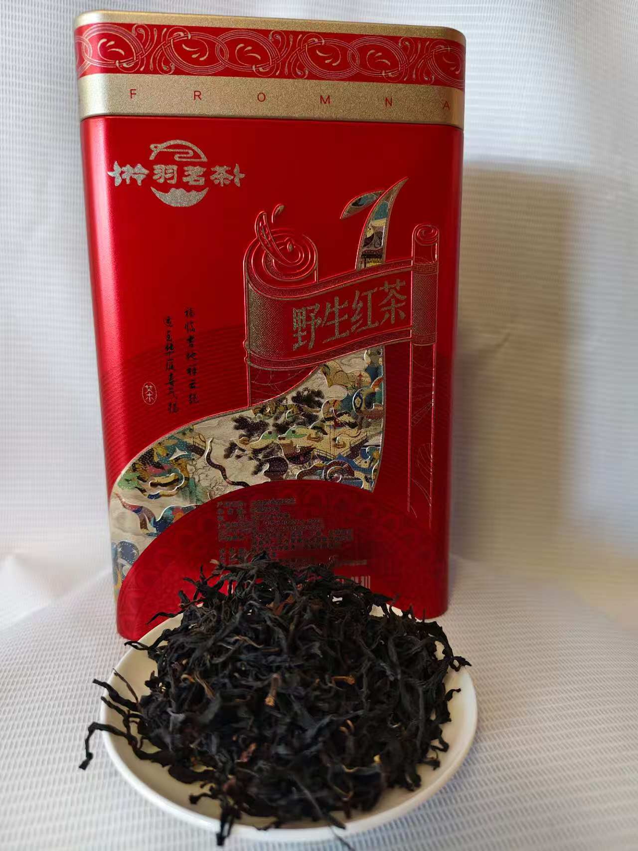 云南野生古树晒红茶，汤色棕黄明亮，口感甜润香醇馥郁，250克单罐装