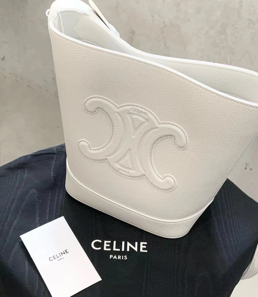 95新 Celine/思琳 白色凯旋门水桶包 18cm 12610976