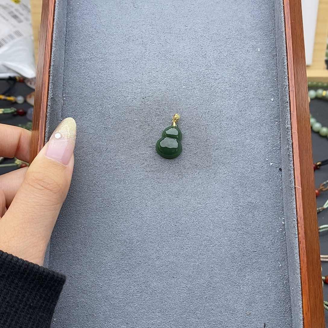 和田玉吊坠(不含链)18K金镶嵌