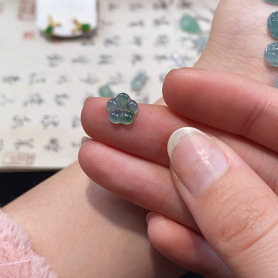 翡翠颈饰未镶嵌天然翡翠