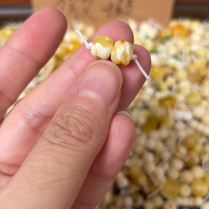 蜜蜡未镶嵌裸石8mm一对