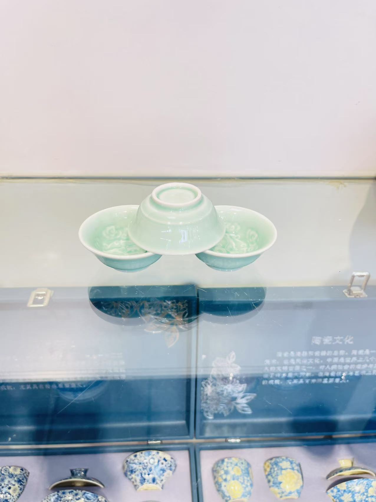 龙泉青瓷浮雕杯-----------k01