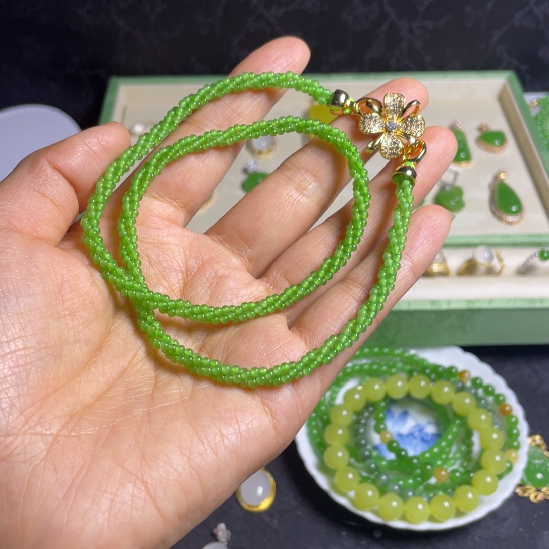 今***。和田玉未镶嵌手串