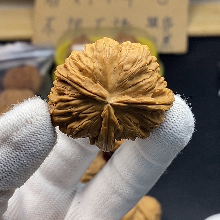 墨***～文玩核桃吊坠磕碰多黄不退不换