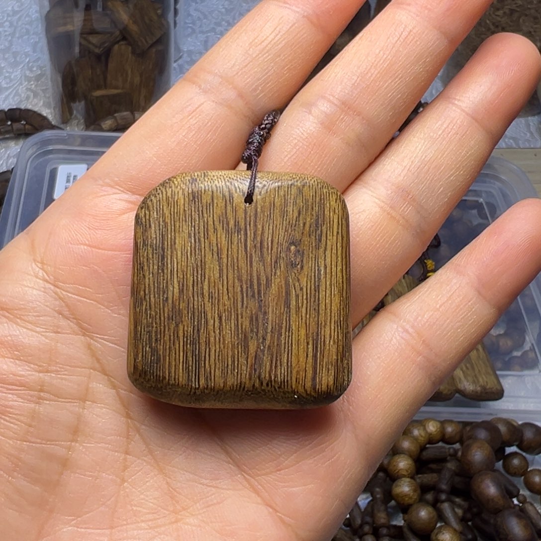 沉香吊坠挂件车挂6克多样性发一