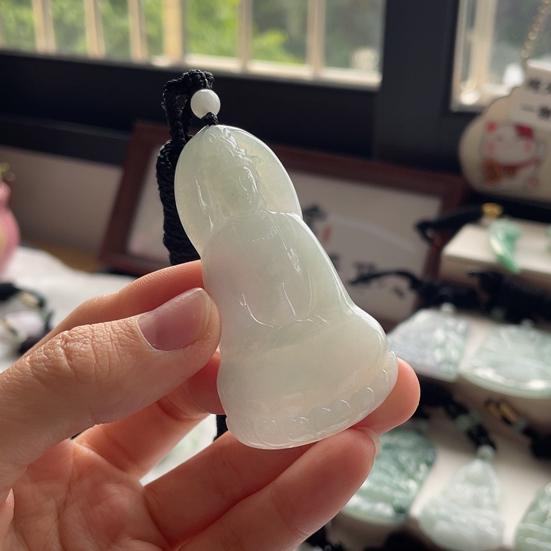 翡翠未镶嵌颈饰素衣观音