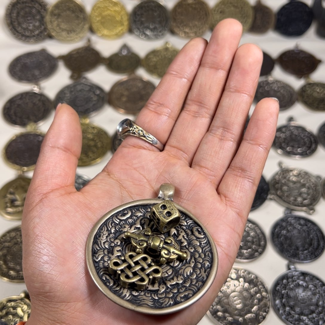 瞎***砍九宫八卦配饰搭配红色腰挂