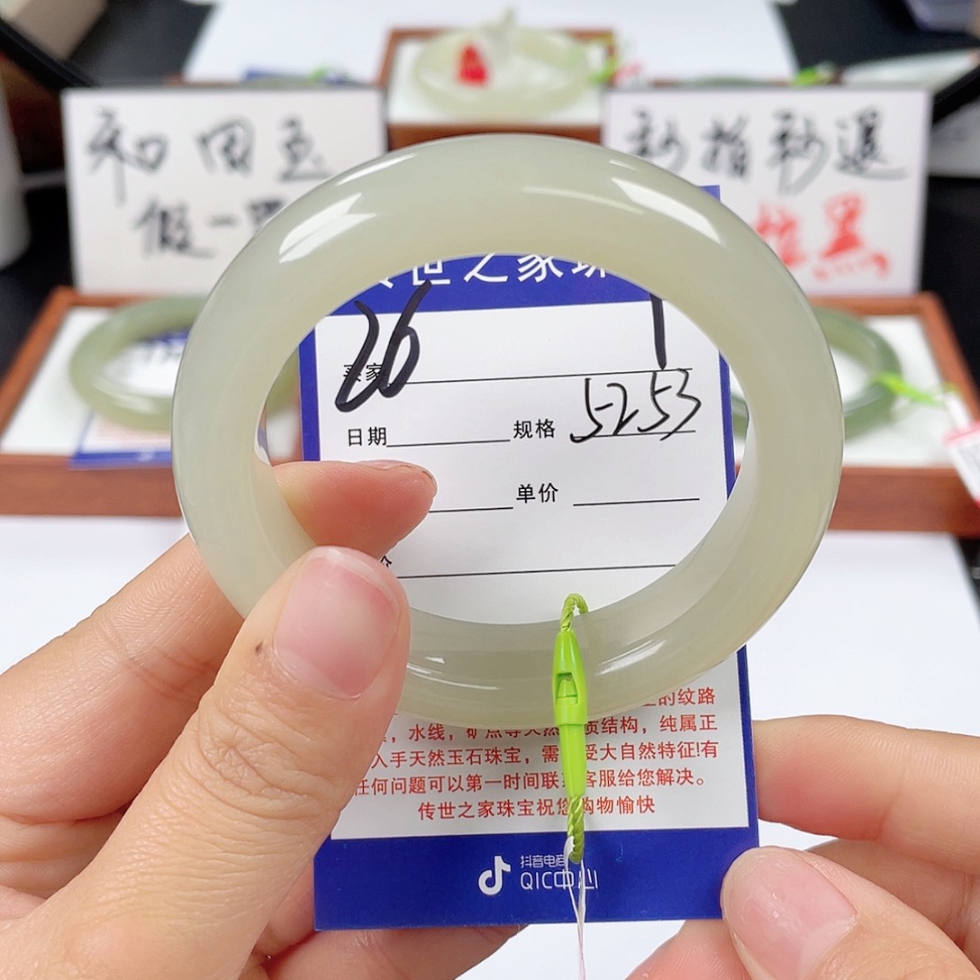 和田玉手镯未镶嵌