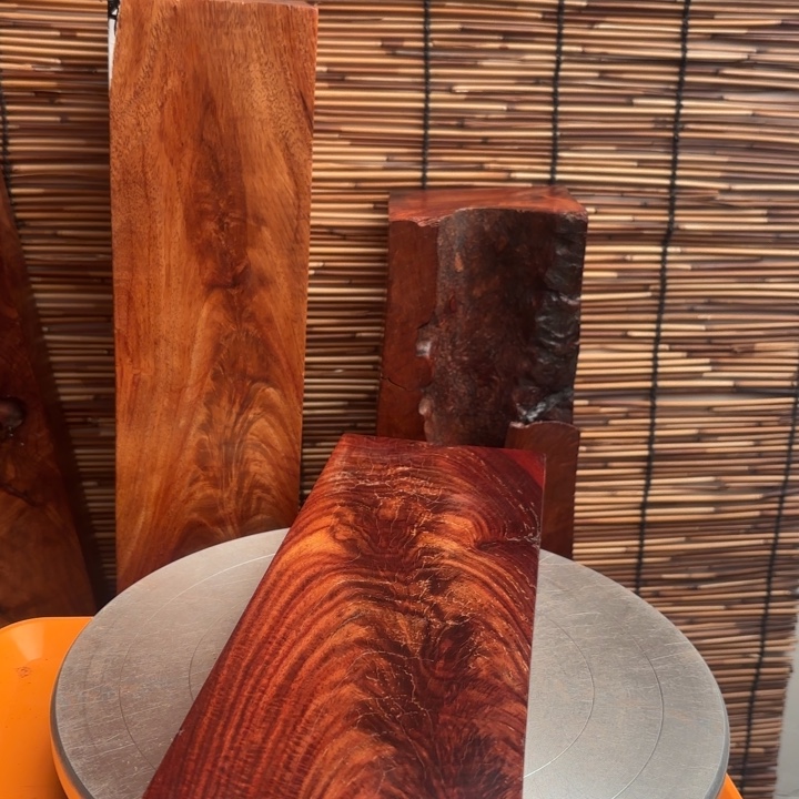 墨***斯大叶紫檀（黑酸枝木类）