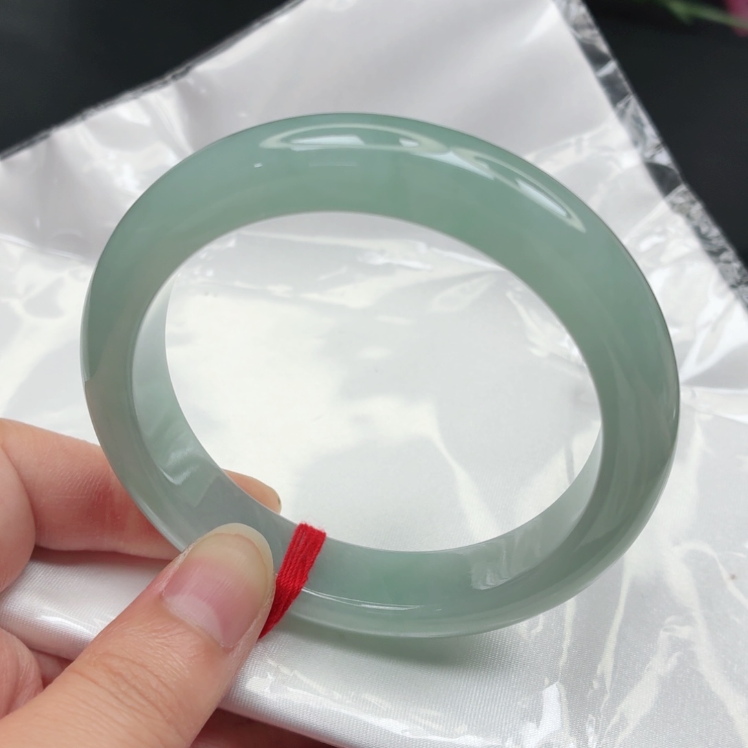 翡翠手镯未镶嵌56圈