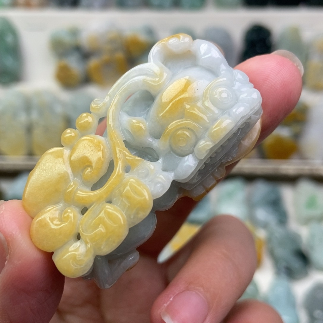 翡翠吊坠(赠链)未镶嵌