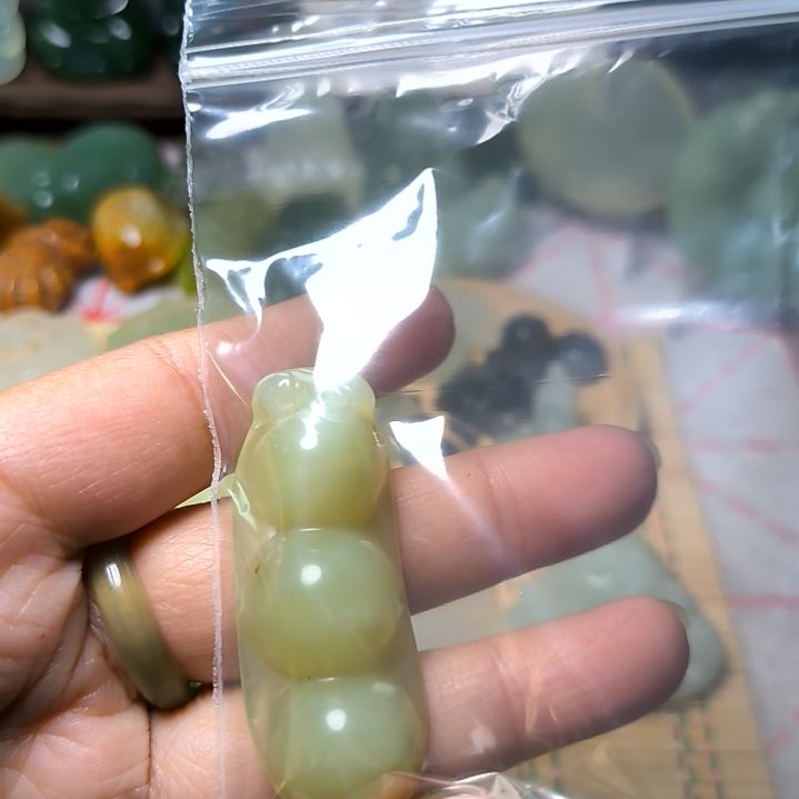 蛇纹石玉颈饰未镶嵌乖*