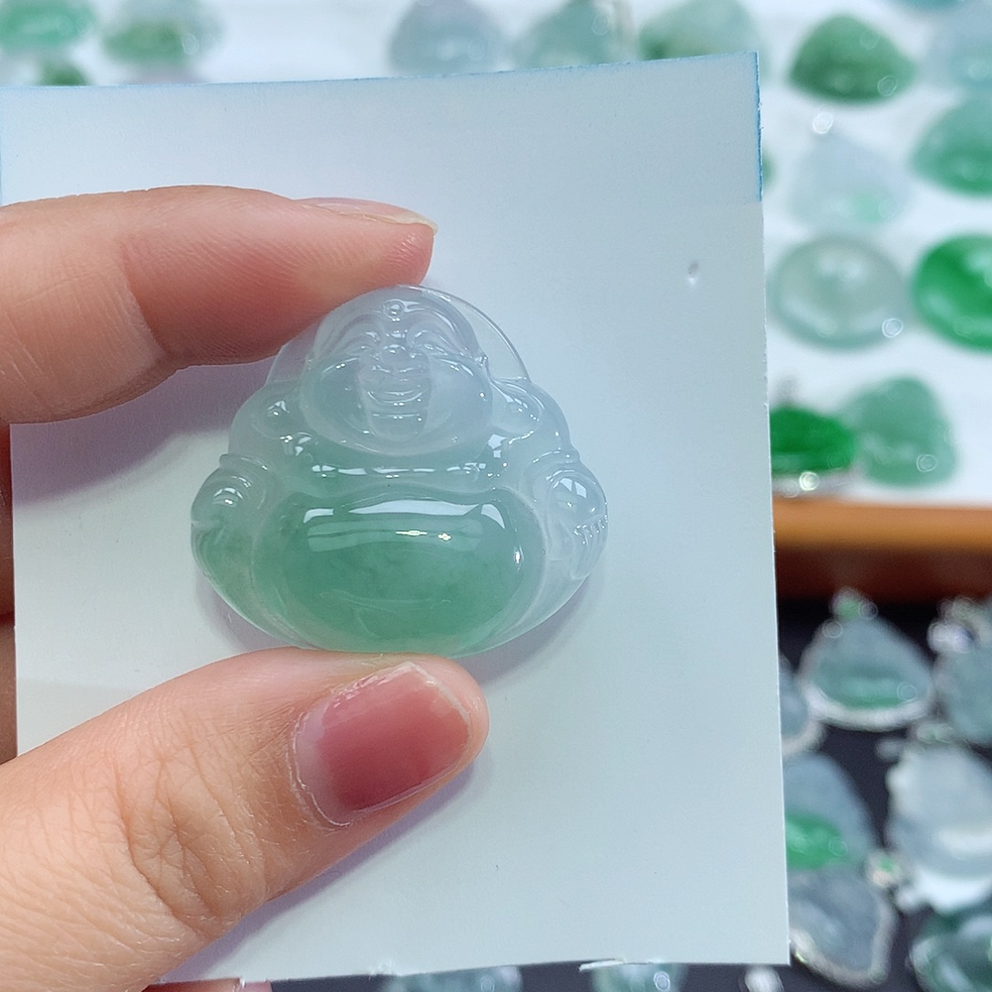 ～***翡翠未镶嵌颈饰佛