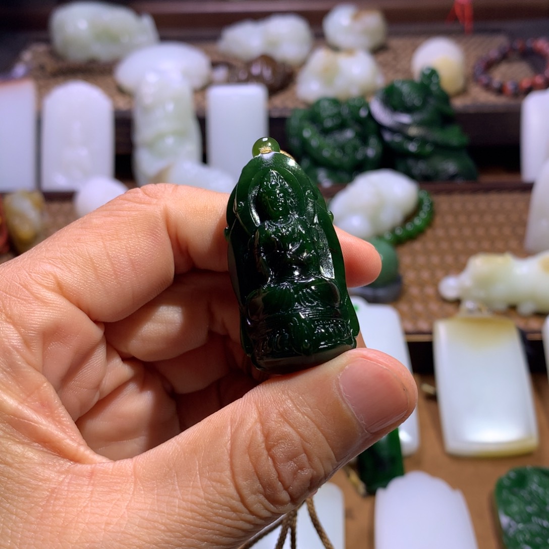 和田玉未镶嵌颈饰