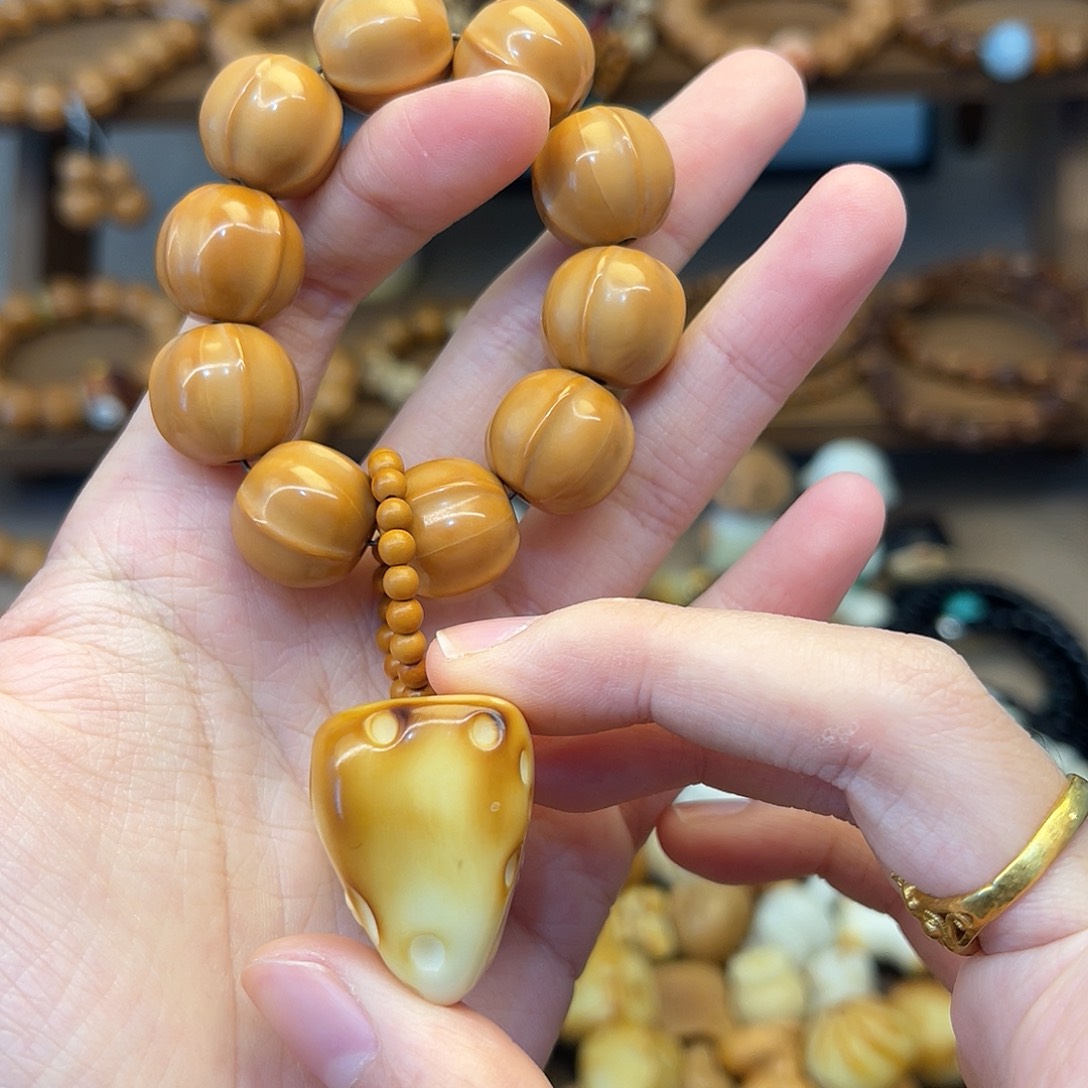 猴头核桃手串钢***士手捻奶酪