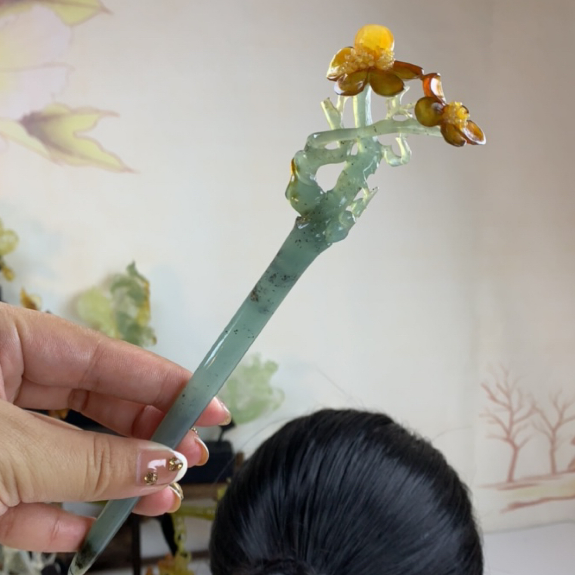 岫玉～梅花发簪。花玉料子，料子细腻温润颜色鲜艳，雕刻立体简单灵动