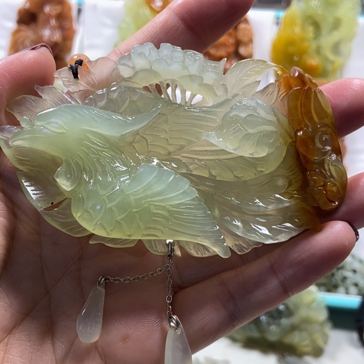 蛇纹石玉颈饰未镶嵌