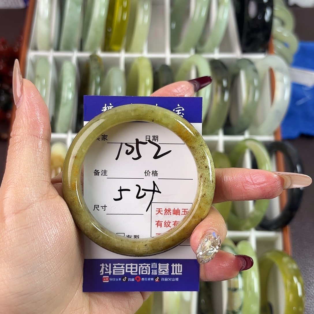 蛇纹石玉手镯未镶嵌赛*蝉