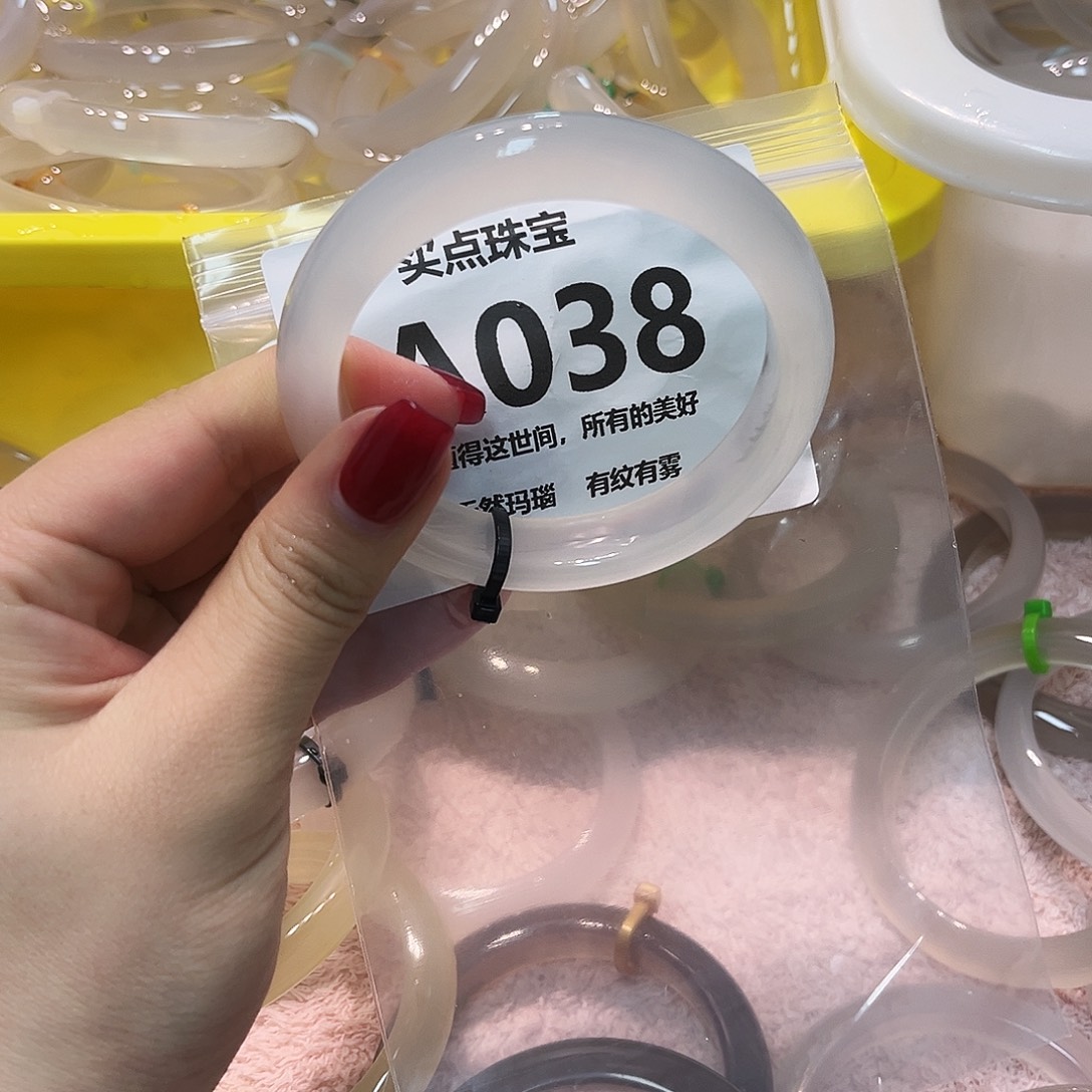 玛瑙/玉髓未镶嵌手镯A038