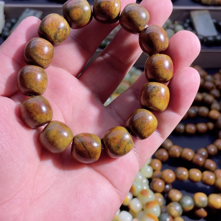 透闪石质玉手串未镶嵌孟*汤