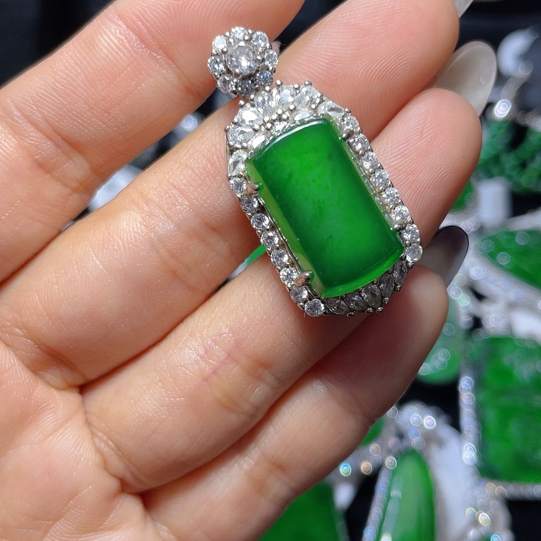 翡翠颈饰银S925镶嵌翡翠