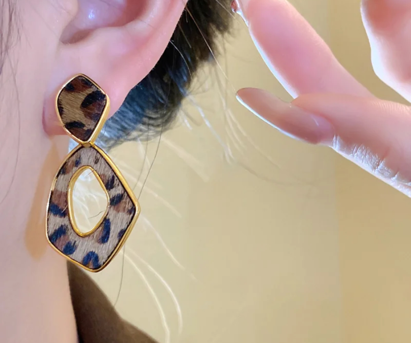 铜合金耳饰 有间喜舍 时尚轻奢复古豹纹简约经典百搭耳钉 A060