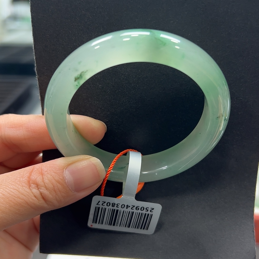 石英质玉（非洲翠）未镶嵌手镯