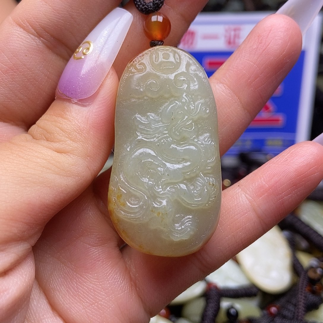 颈饰未镶嵌和田玉